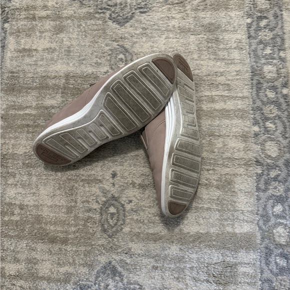 Cole Haan slipons sz 6 - Picture 7 of 8